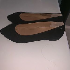Vionic black flats